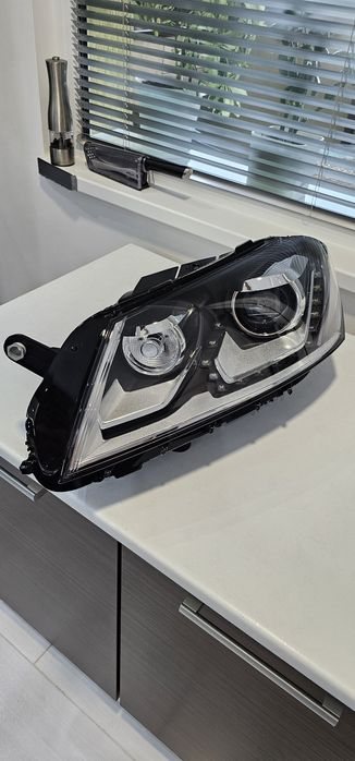 Фар за Пасат Б7 Адаптивен (завиващ)