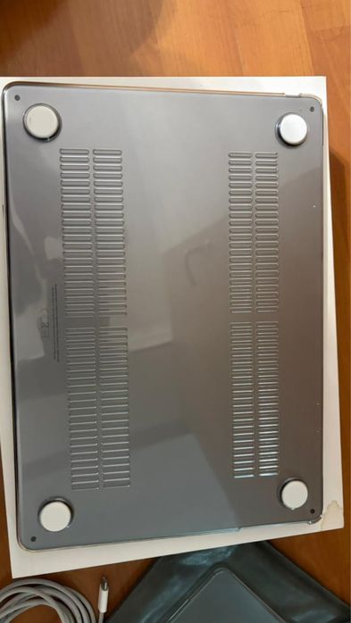 Продам Продам MacBook Air M2 13” (Space Gray)
