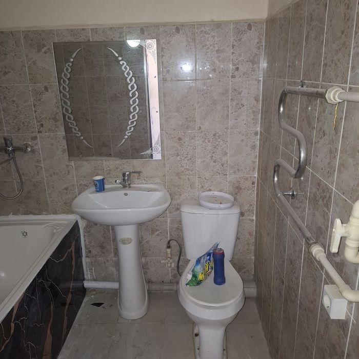 1 xonali kvartira sotiladi
