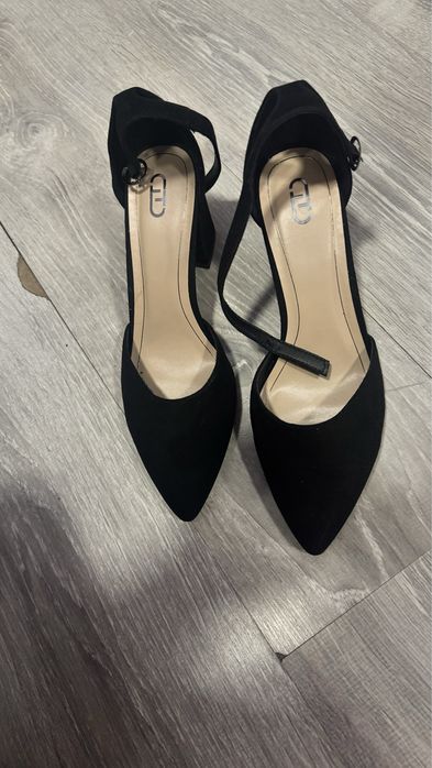 Туфли на небольшом каблуке