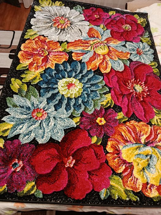 Продам ковёр новый 120*180 см
