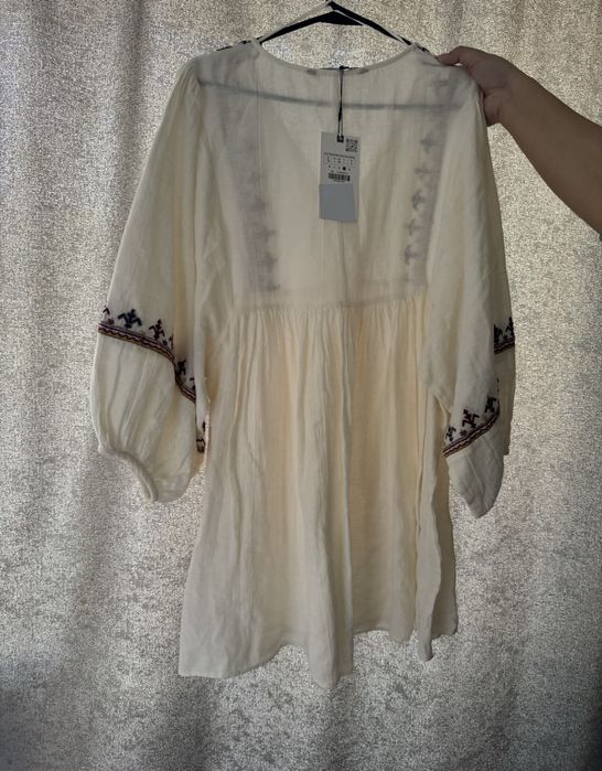 Платье Zara с этикеткой