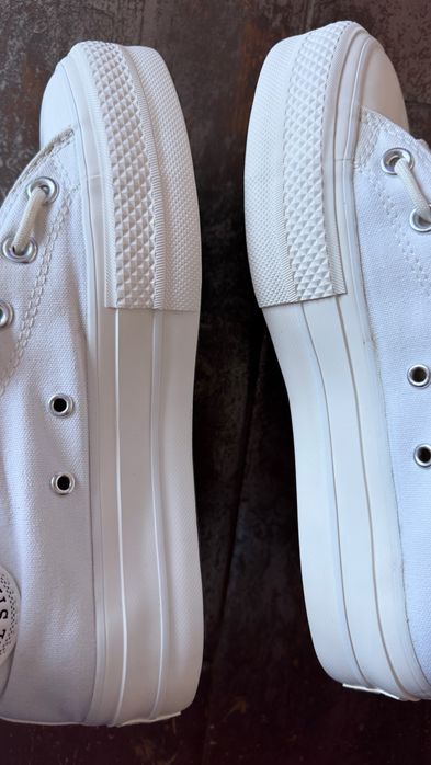 Converse model CTAS LIFT
