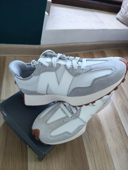 New Balance 327 gri deschis cu alb din piele mărimea 42 noi originali