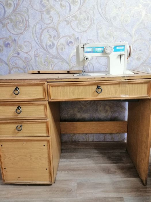 Продам швейную машинку