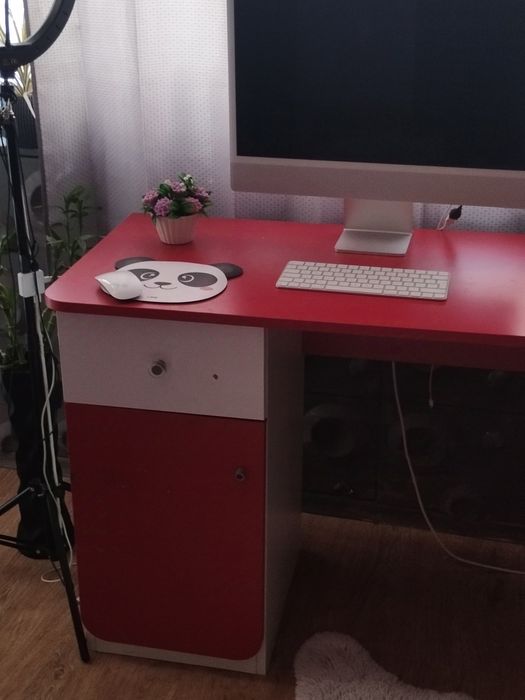 Детско Червено на Бяло Бюро за Детска Спалня