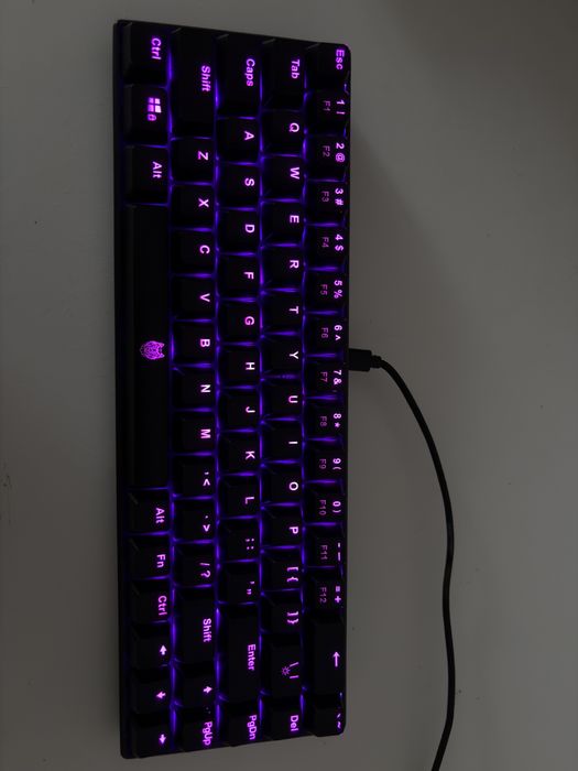 Tastatură mecanică A+ K77B RGB, switch-uri roșii, stare foarte bună
