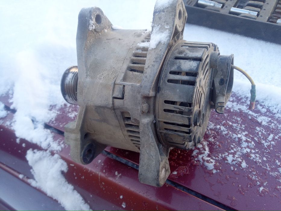 Генератор бмв е36  продам