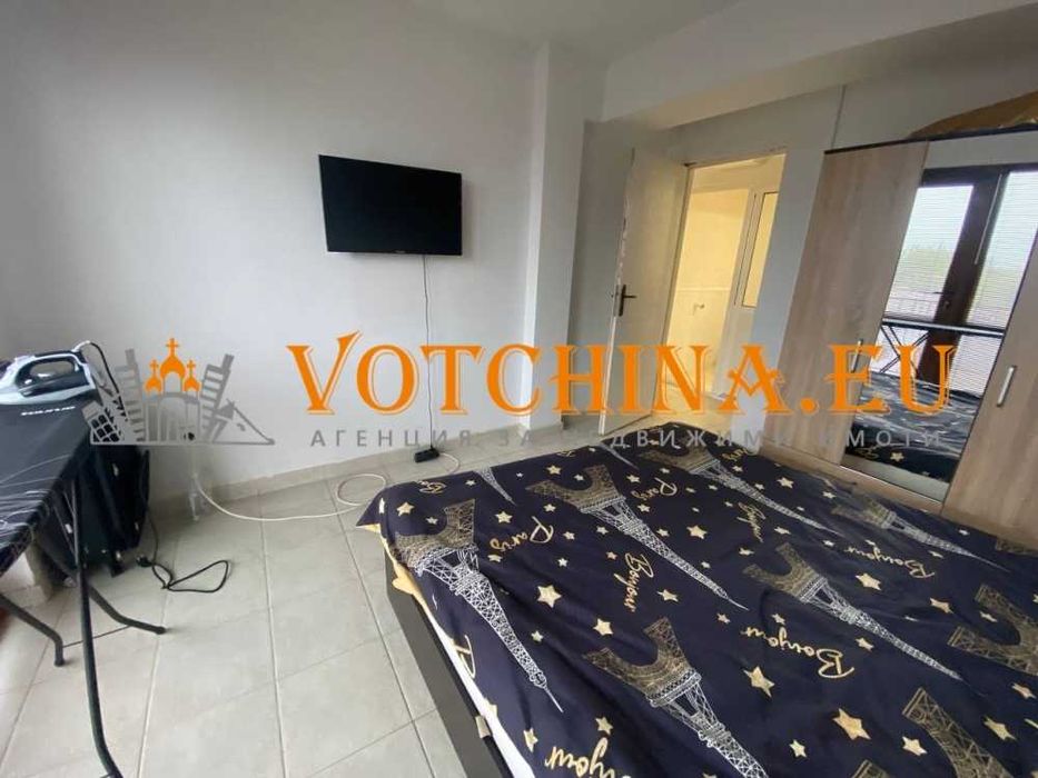 Двуетажна къща с двор в село Безводица