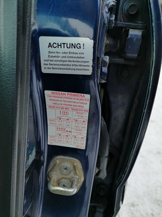 Машина Nissan Primera