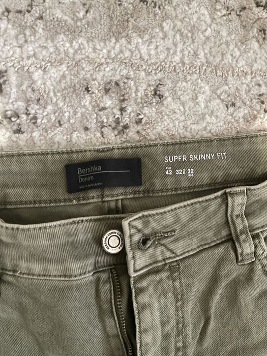 Blugi Bershka marime 42