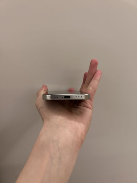 Продам Iphone 16 pro 512gb