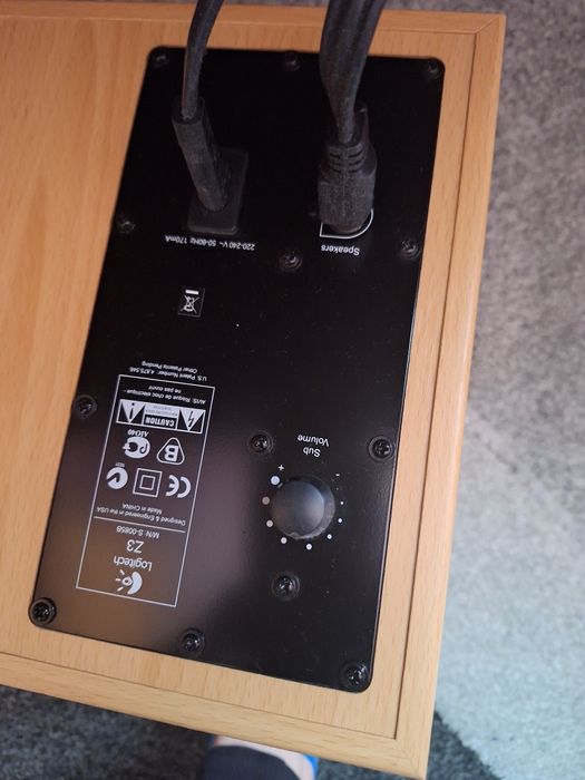 Logitech 2.1 an stare buna de funcționare