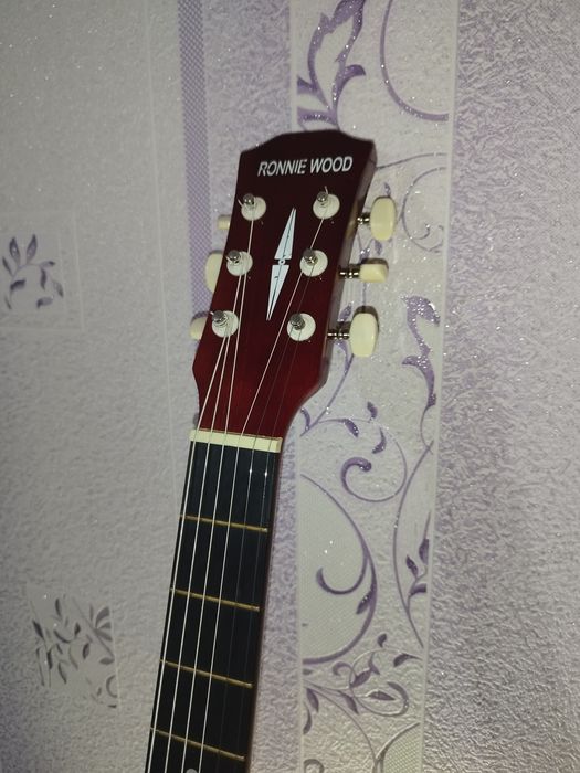 Акустическая гитара