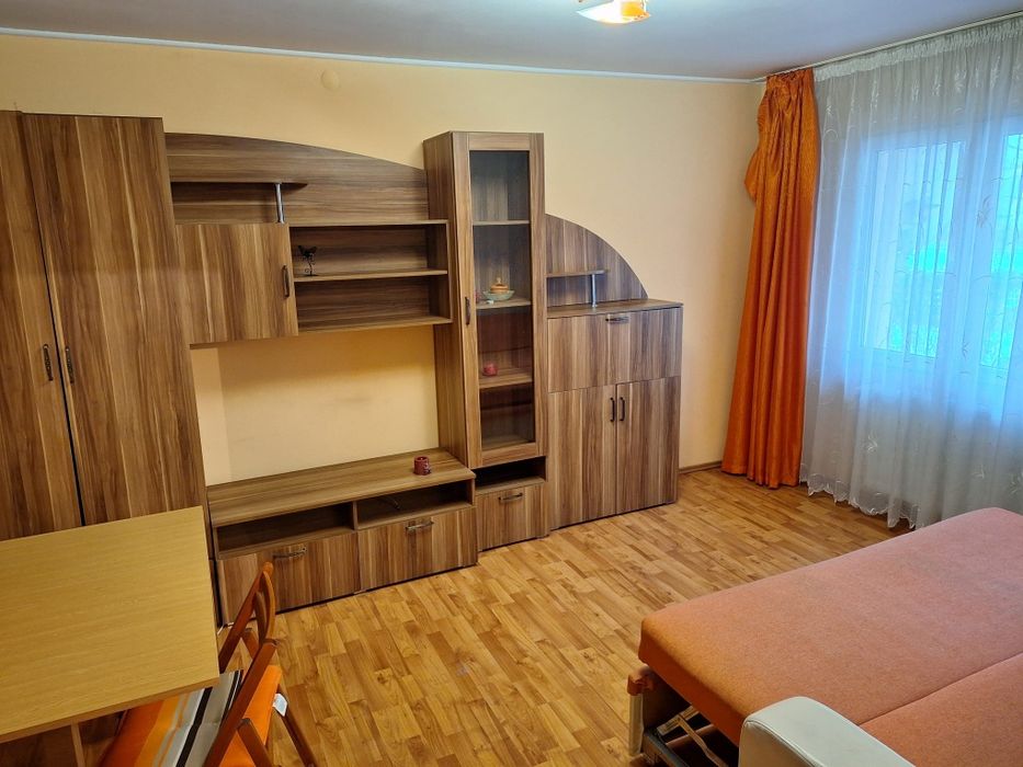 Închiriez garsoniera