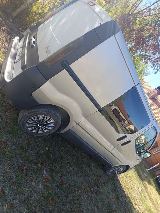 Vând Renault trafic an 2003 motor 1.9 DCI șase viteze acte la ziua fără fiscal