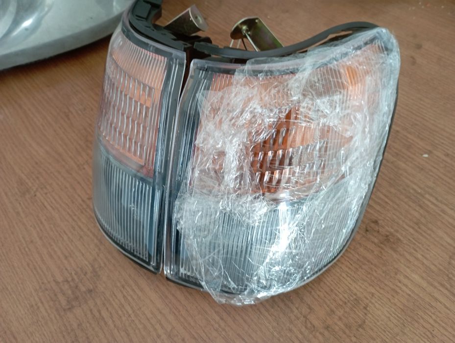 Поворотник передний