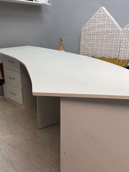 Стол белый (офисный) полукруглый