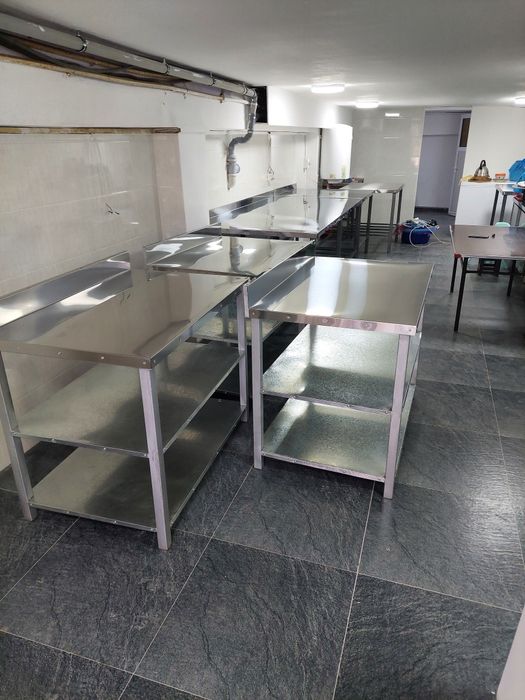 Тайёр нержавейка столлар сотилади. Буюртма асосида хам ясаб берилади.