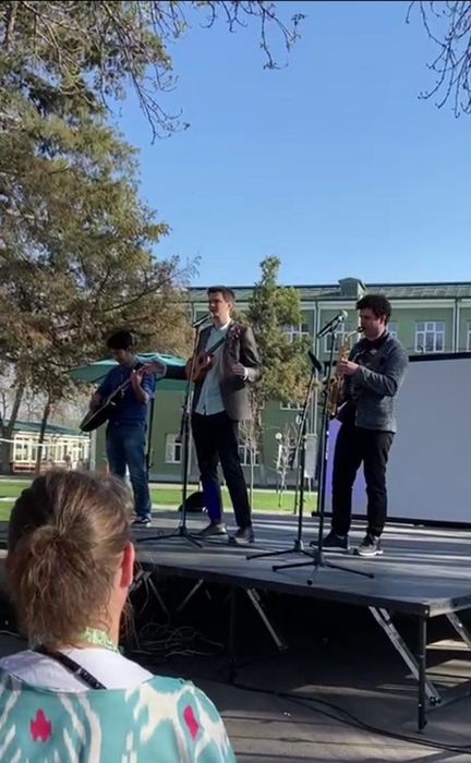 Вокал, Фортепиано, Гитара(Классическая, Электро, Бас), Укулеле