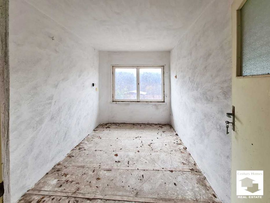 116252 Голям парцел с две къщи и плевня в с. Войнежа