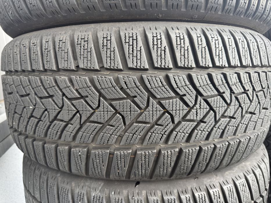 Зимни гуми 225/45/17 DUNLOP