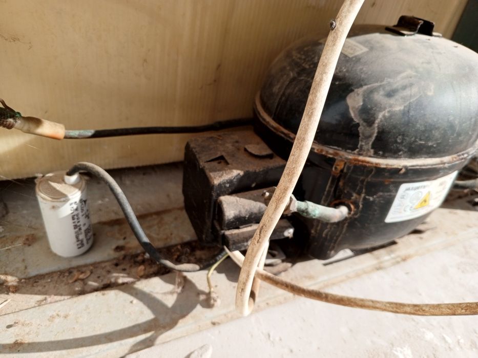 Индезит холодилник