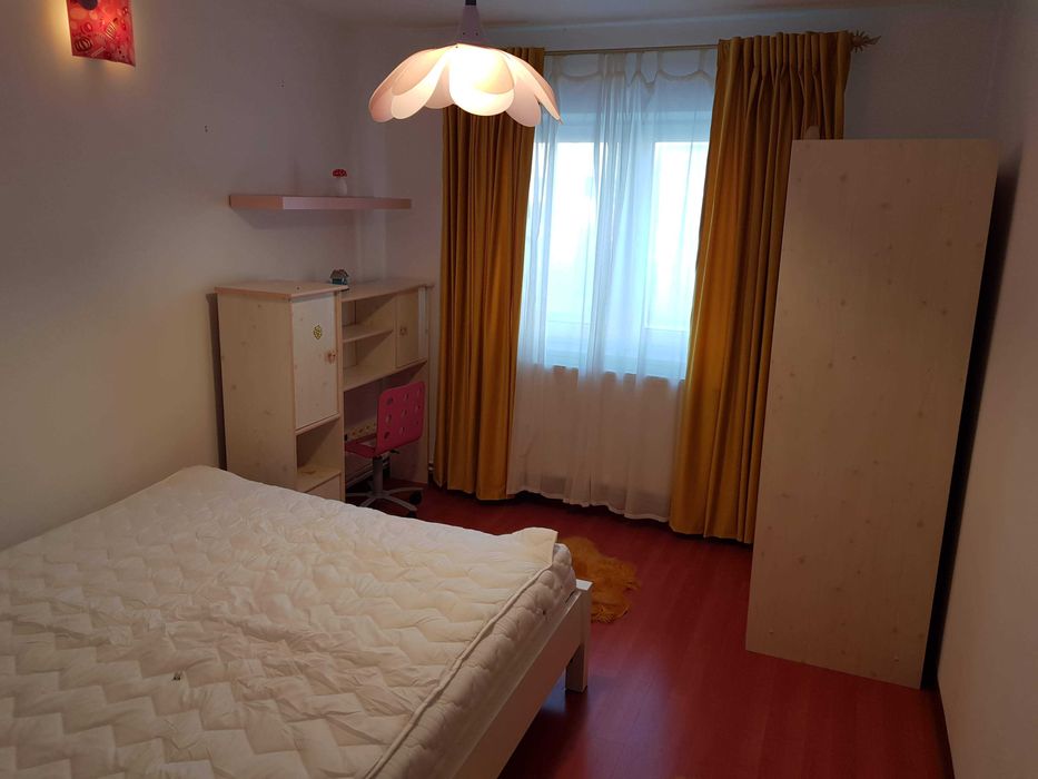 Inchiriez apartament cu 4 camere in Zamca