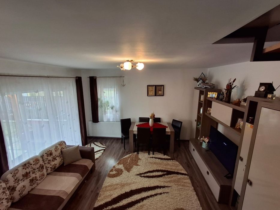 Casa duplex utilata si parțial mobilată in Livezeni ,asfalt,in zona de