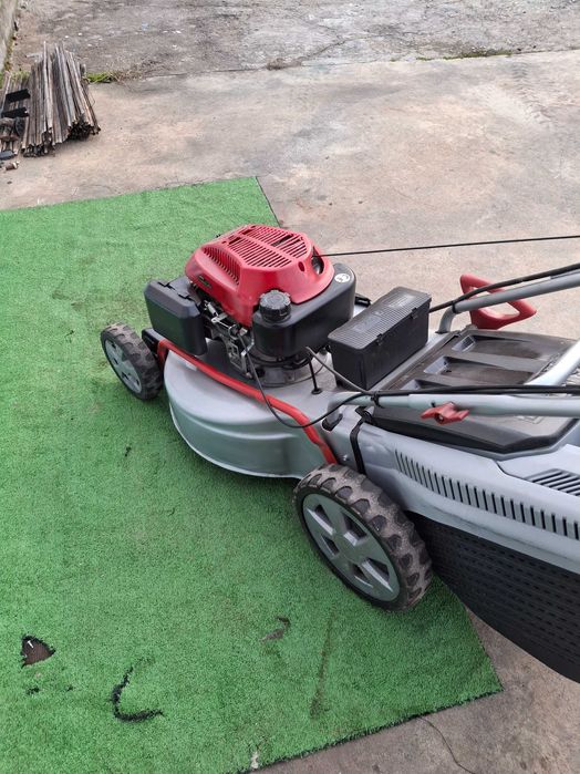 Самоходна косачка с стартер