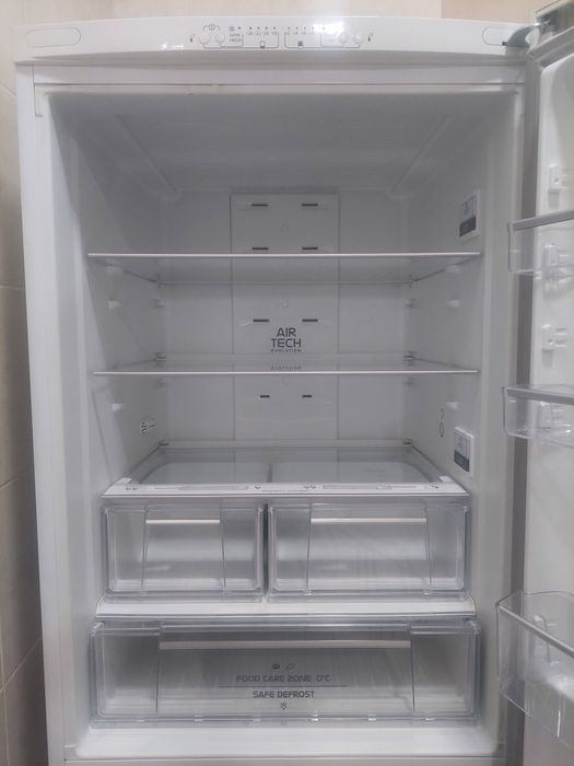 Холодильник Hotpoint Ariston