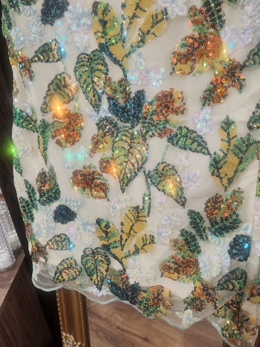 Пла с пайети, С размер