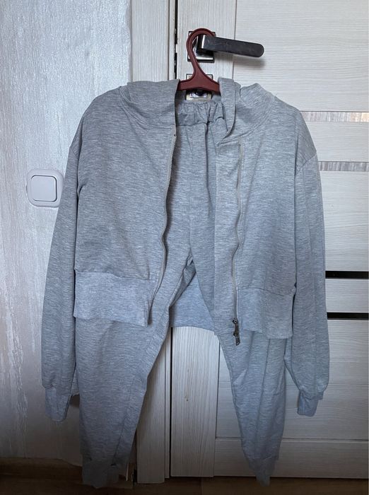 Продам костюмы на замке