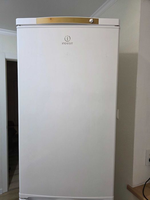 Холодильник Indesit б.у.