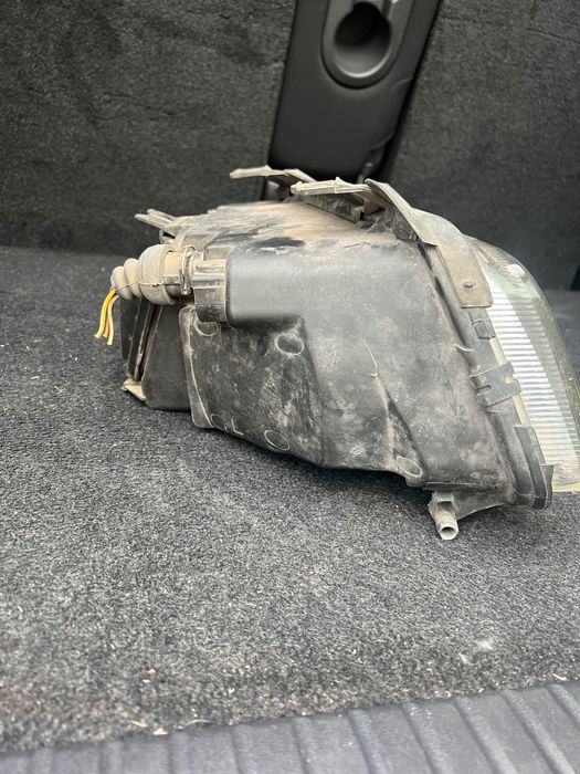 Ляв фар за Audi A4