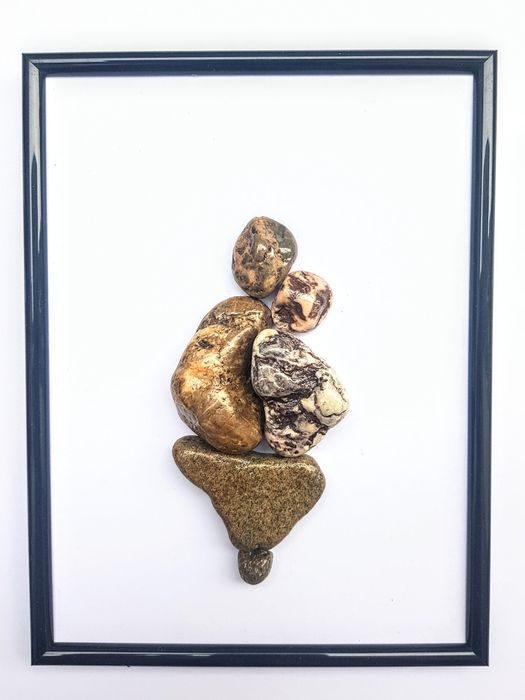 Пана с речни камъчета.