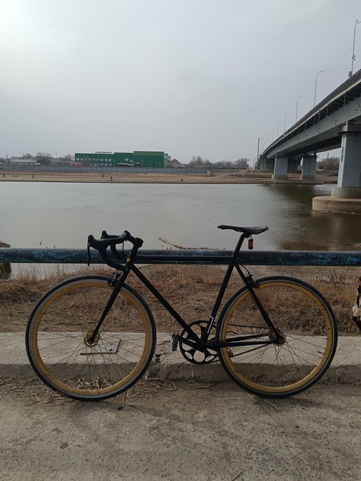 продаётся по дешевке фикс геар