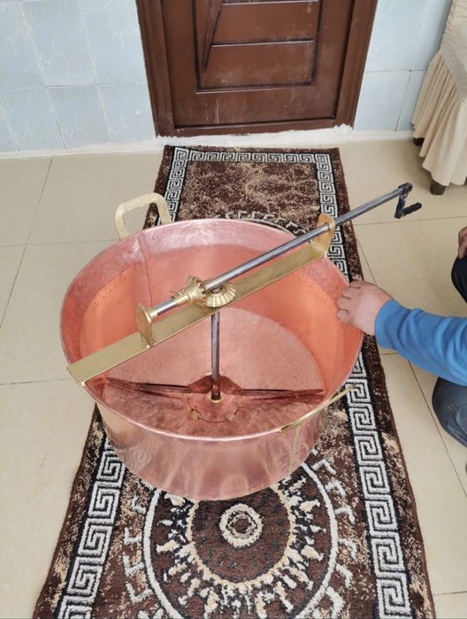 Vând caldare de cupru