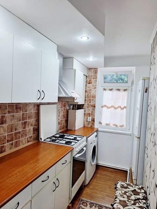 Închiriez apartament