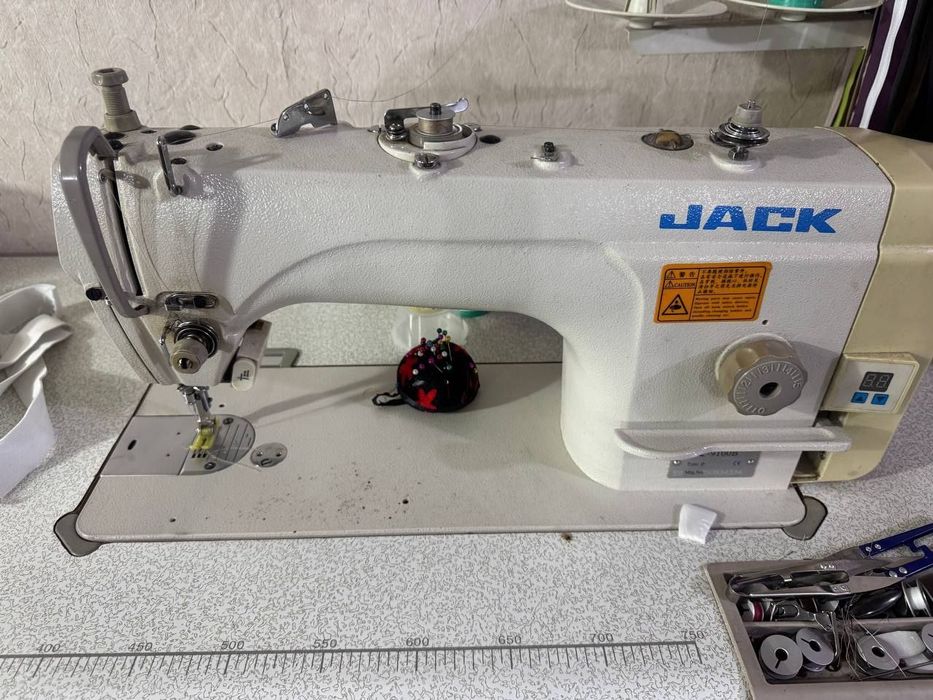 Jack averlo tikuv aparat