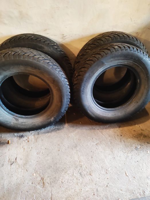 Резина зимняя б/у 225/75R16.
