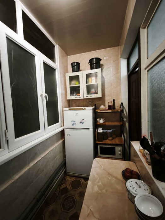 3 комнатная переделанная в 4 комнатную.3 xona kvartira 4 xonaga aylan