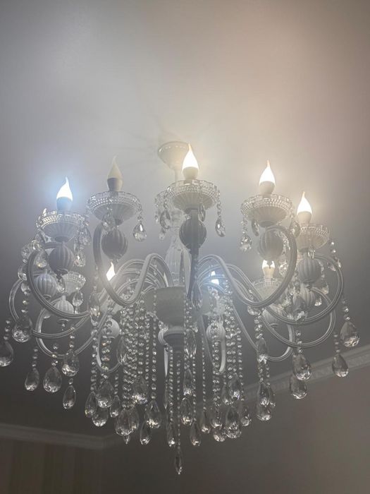 Продается 12 рожковая люстра