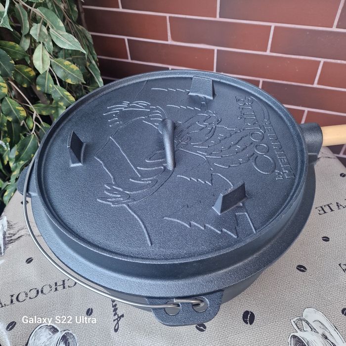 Vând ceaun din fontă pură cu capac grill și mâner detașabil