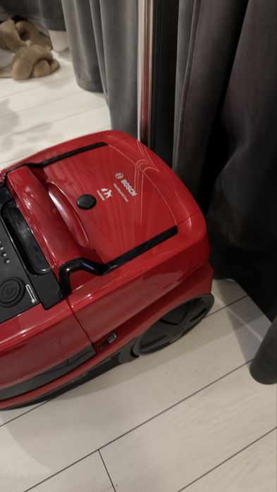 Aspirator cu spalare BOSCH AquaWash&Clean ( ca nou )