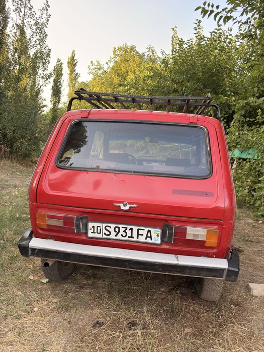 Vaz 2121 Niva srochna sotiladi