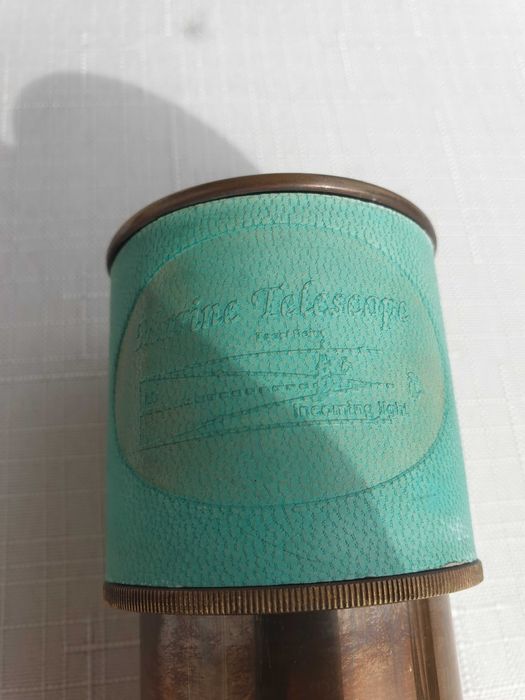 Далекоглед бронзов с античен дизайн, обшит с кожа.