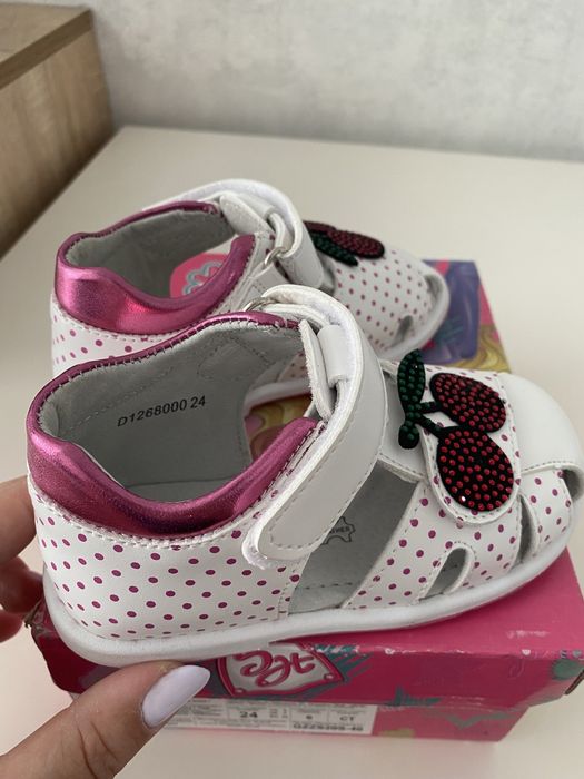 Сандали на девочку новые