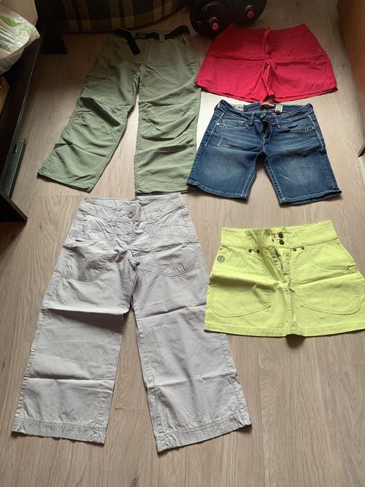 Продавам маркови тениски за момиче на 10-12 год. и летни панталони