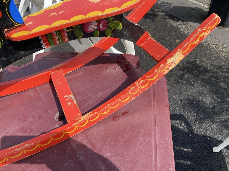 Люлеещ се кон от дърво люлеещо се конче